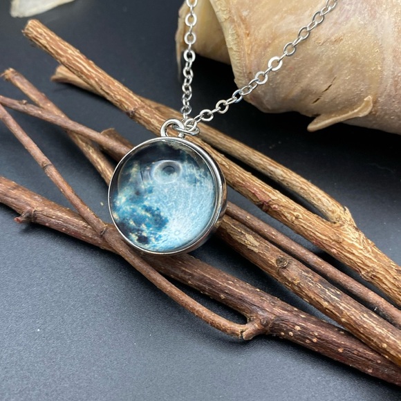 Galaxy Necklace - Picture 3 of 4